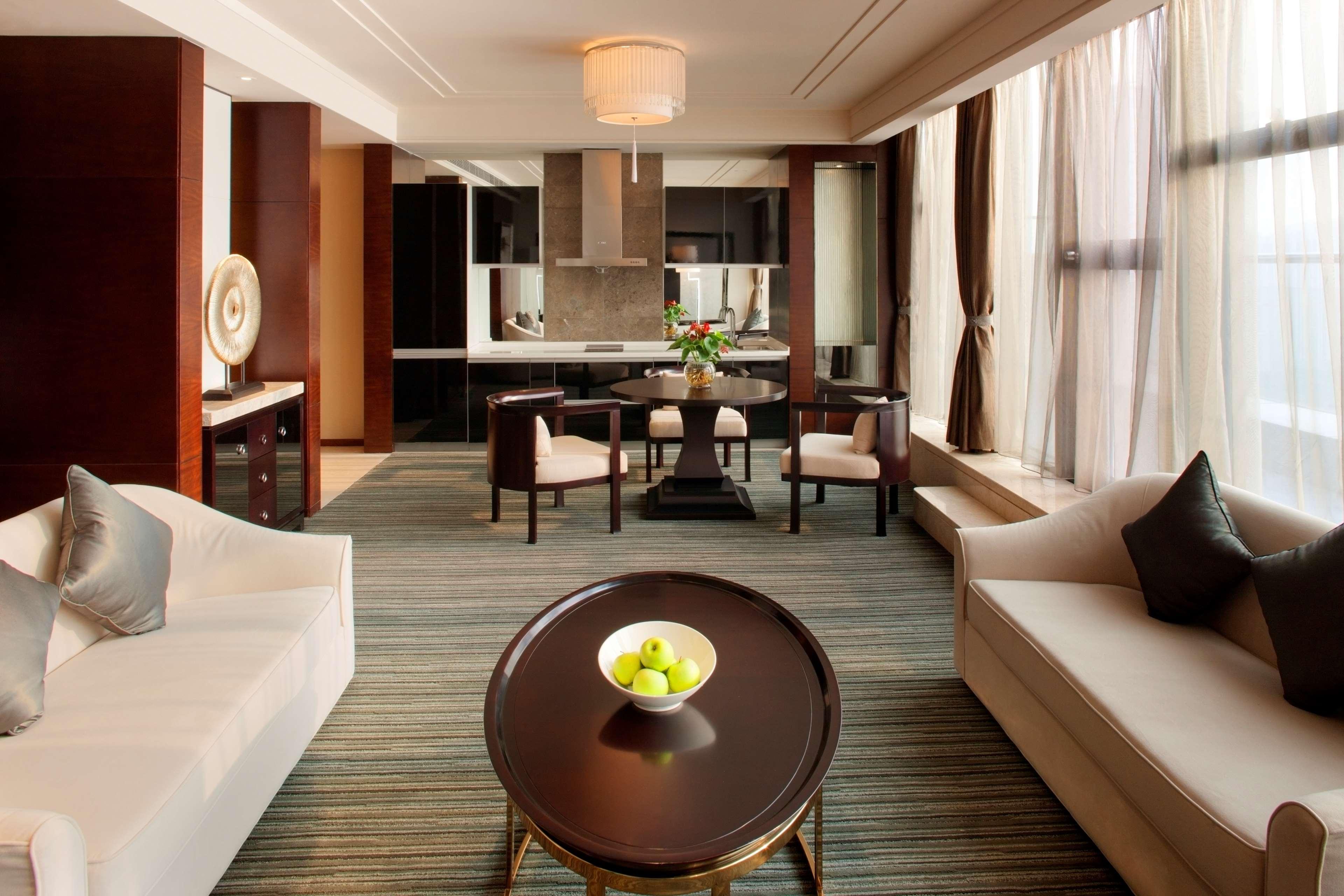 Radisson Blu Plaza Chongqing - Free 2 Bottle Of Local Beer Per Room During Stay Eksteriør bilde