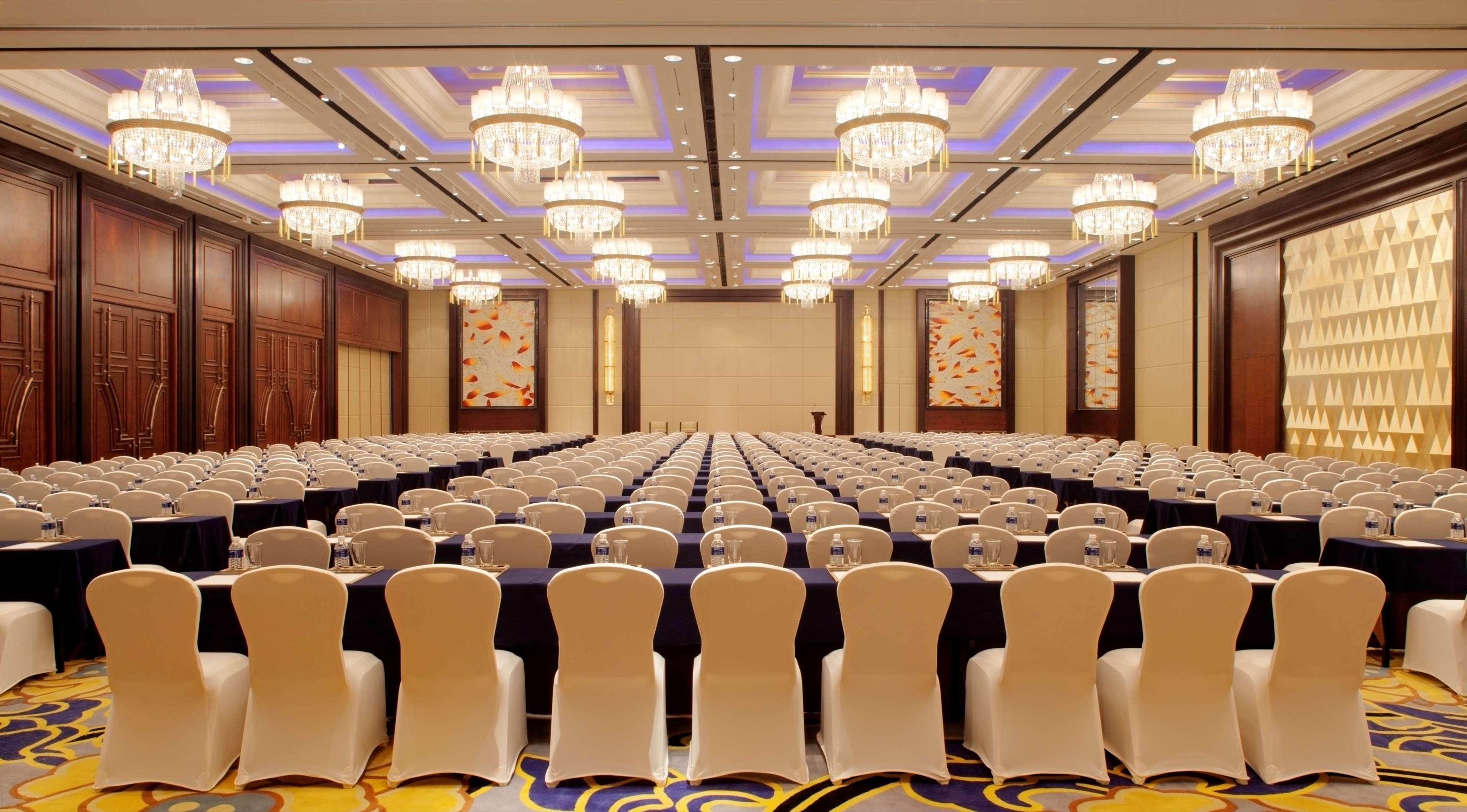 Radisson Blu Plaza Chongqing - Free 2 Bottle Of Local Beer Per Room During Stay Eksteriør bilde
