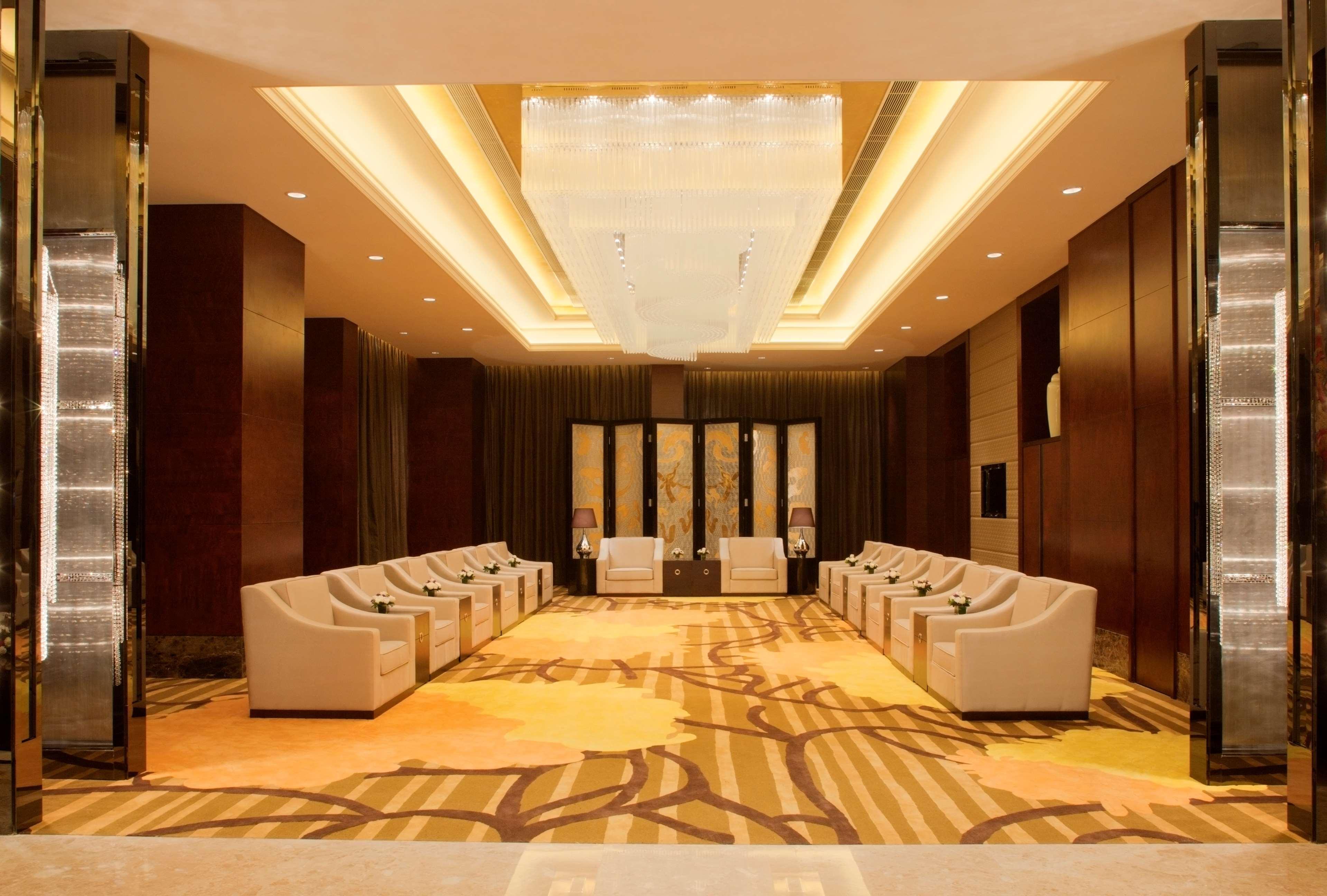 Radisson Blu Plaza Chongqing - Free 2 Bottle Of Local Beer Per Room During Stay Eksteriør bilde
