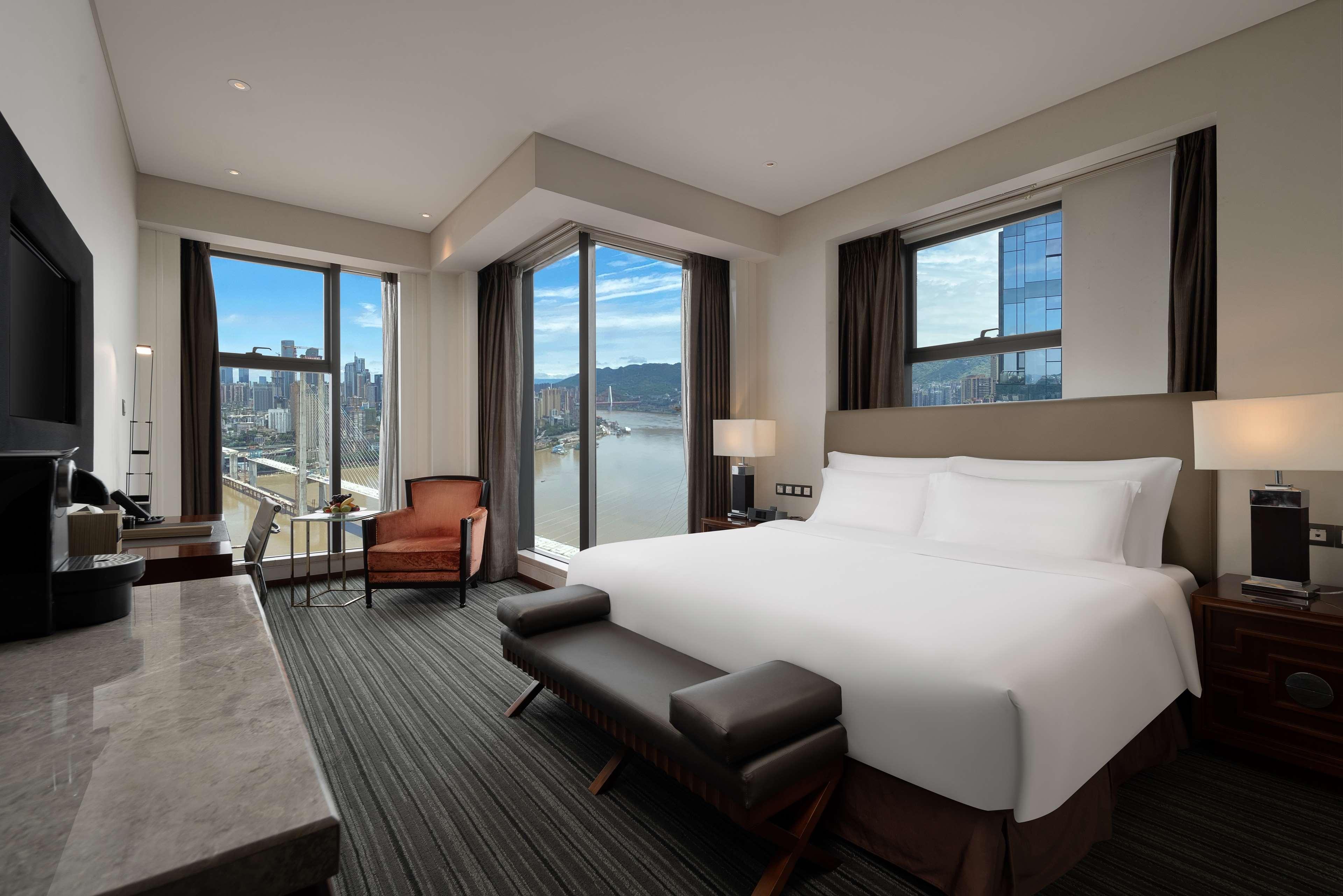 Radisson Blu Plaza Chongqing - Free 2 Bottle Of Local Beer Per Room During Stay Eksteriør bilde