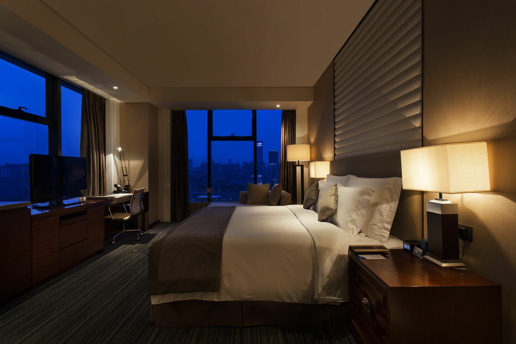 Radisson Blu Plaza Chongqing - Free 2 Bottle Of Local Beer Per Room During Stay Eksteriør bilde